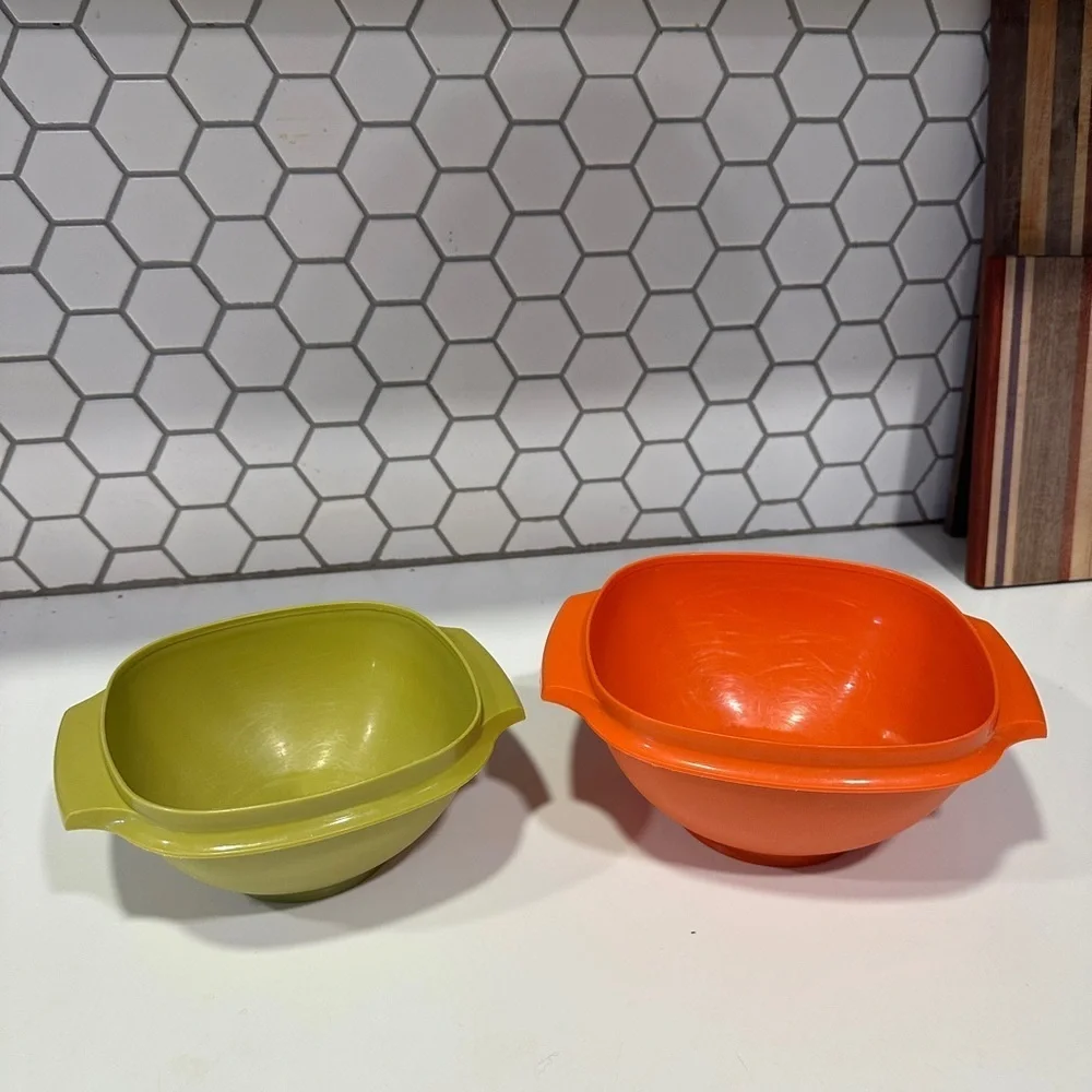 Set of two vintage Tupperware Bowls